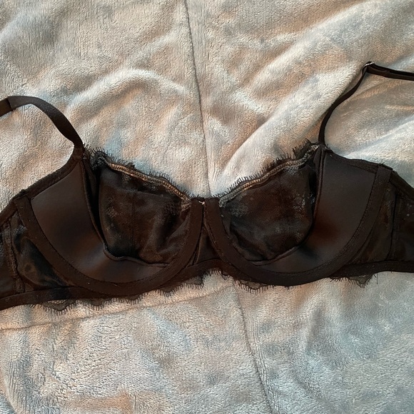 Victoria's Secret Bra - Picture 4 of 7